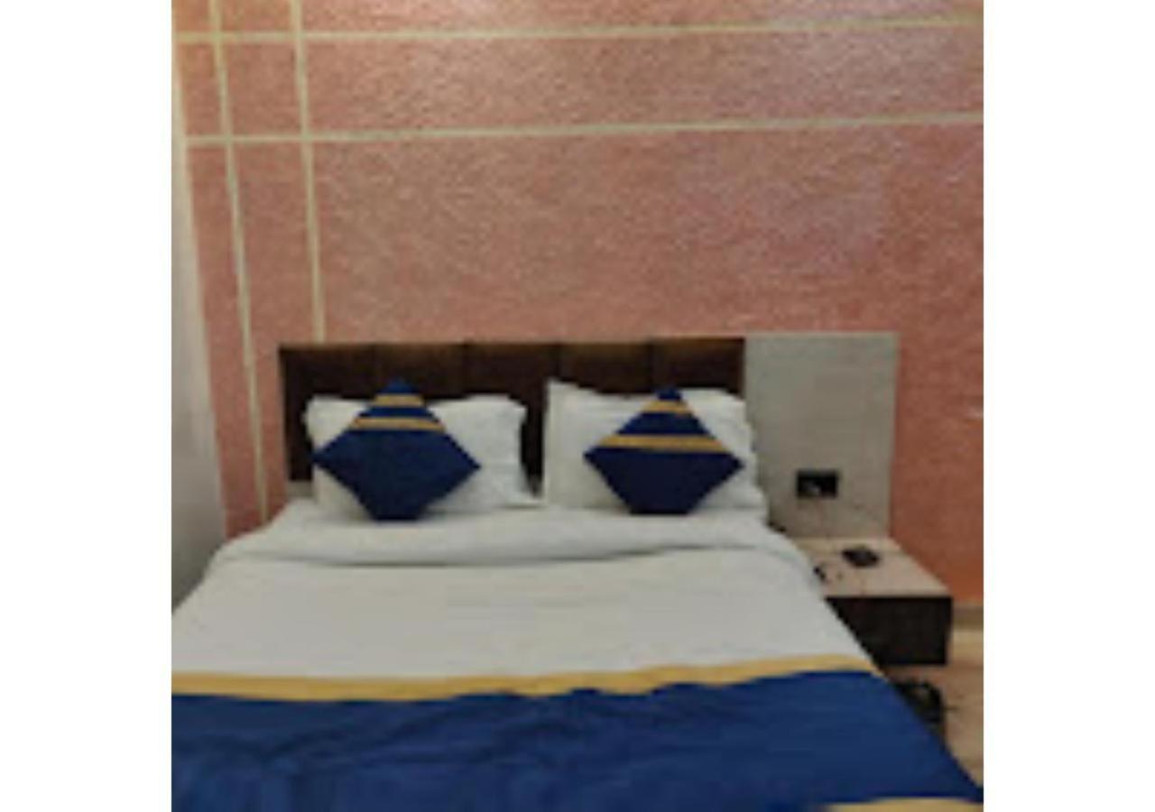 Guru Dev Palace Hotel & Lawn,Ayodhya Extérieur photo