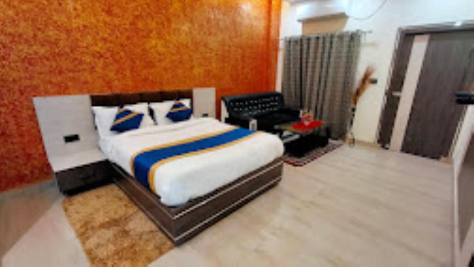 Guru Dev Palace Hotel & Lawn,Ayodhya Extérieur photo